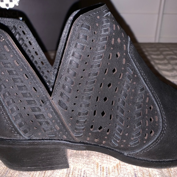 Vince Camuto Prasata bootie - Picture 8 of 8